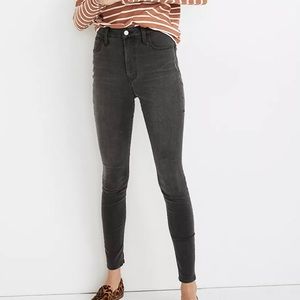 Madewell Black Mid Rise Skinny Jeans w/ frayed hem